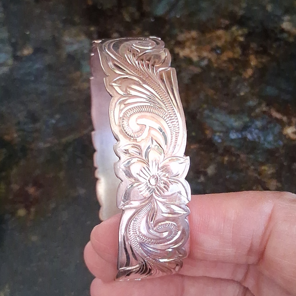 🌺🏝Hawaiian Floral/Tropical Engraved Heavy Silver 925 Wide Bracelet Sz L 8" - Picture 3 of 3